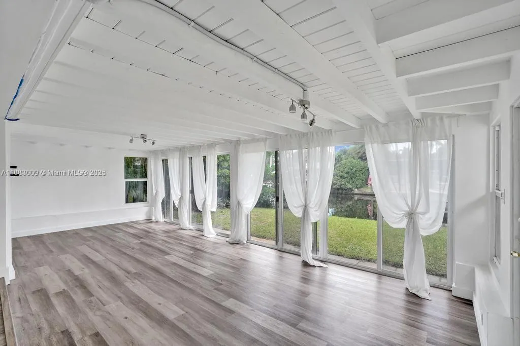 2512 Gulfstream Ln