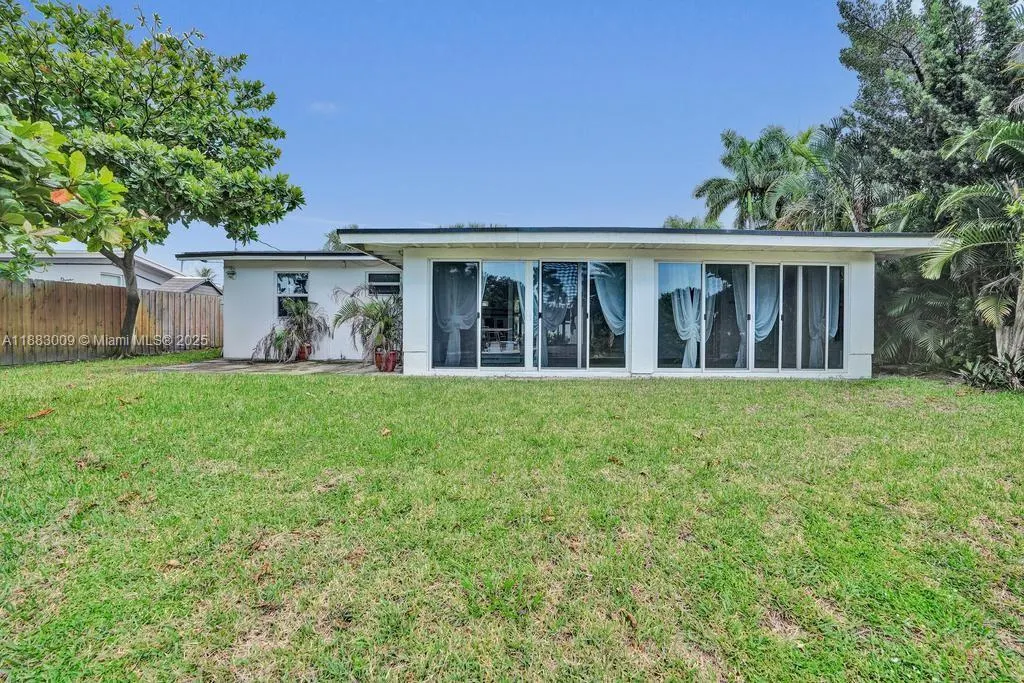 2512 Gulfstream Ln