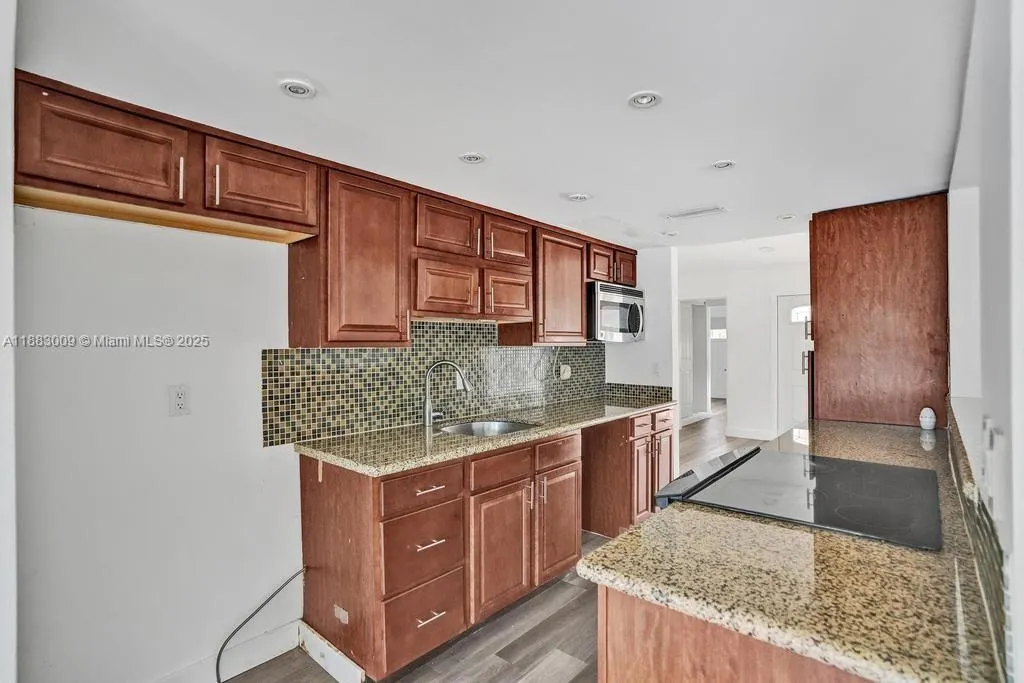 2512 Gulfstream Ln