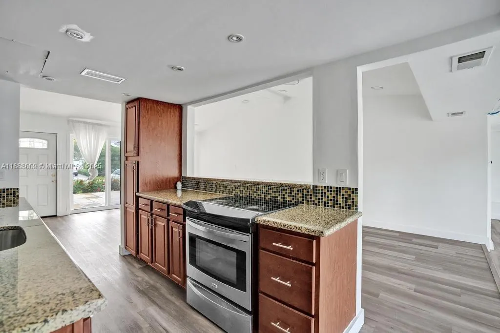 2512 Gulfstream Ln
