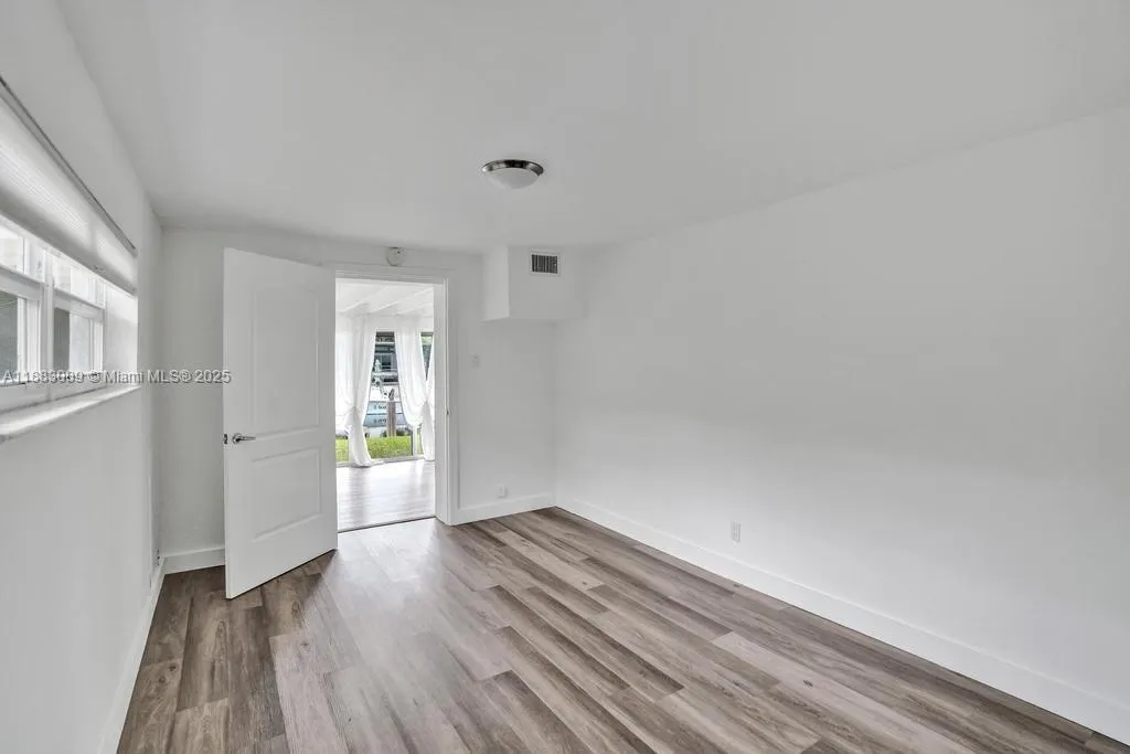 2512 Gulfstream Ln