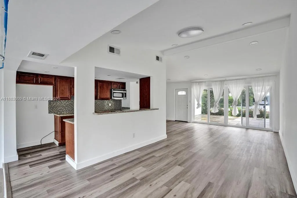 2512 Gulfstream Ln