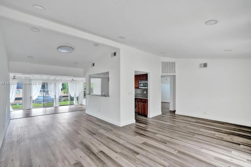 2512 Gulfstream Ln
