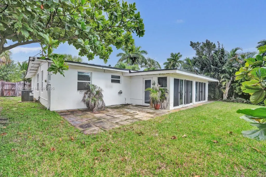 2512 Gulfstream Ln
