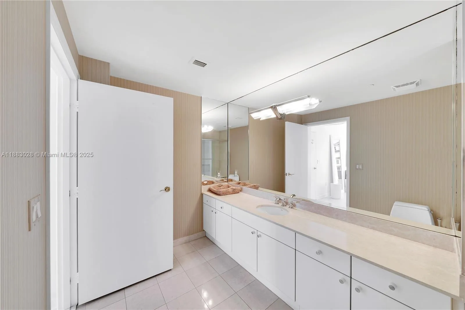 9601 Collins Ave, #809