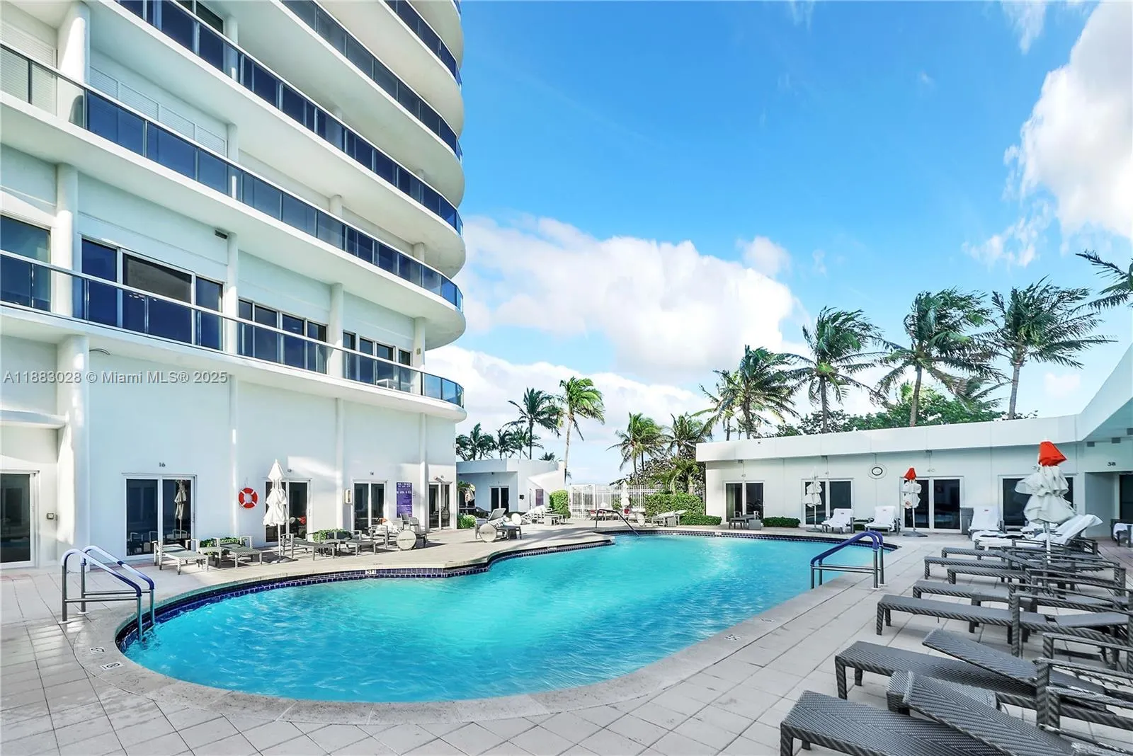 9601 Collins Ave, #809