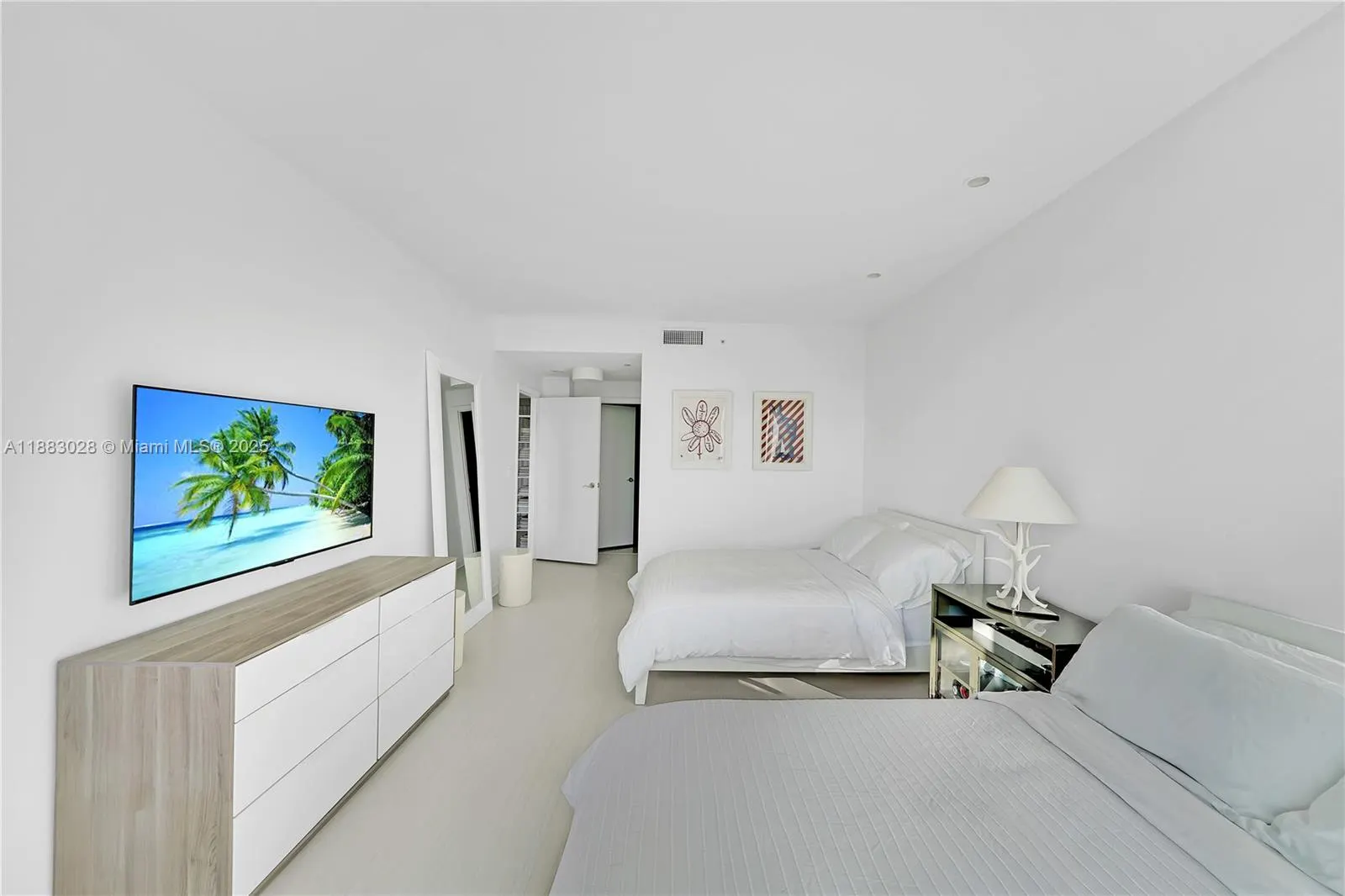 9601 Collins Ave, #809