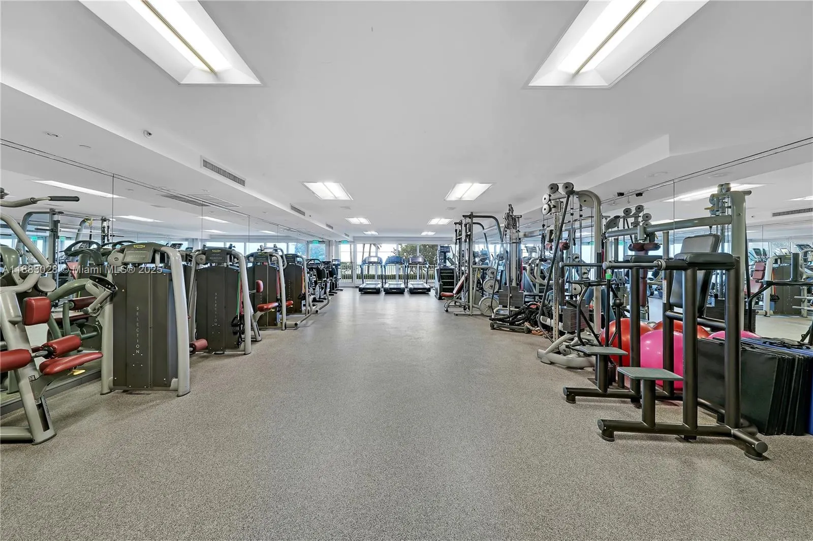 9601 Collins Ave, #809