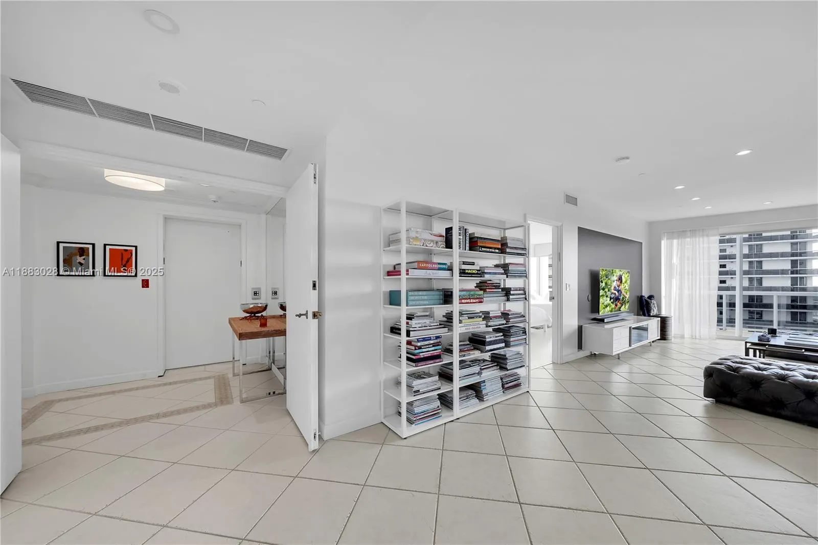 9601 Collins Ave, #809