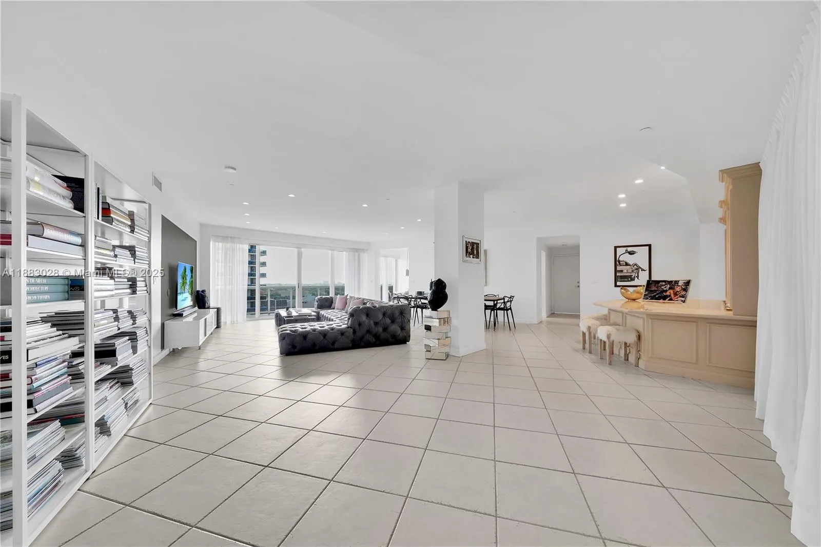 9601 Collins Ave, #809