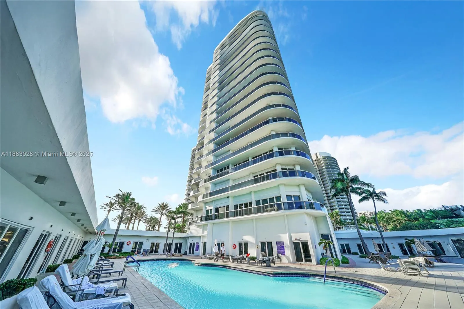9601 Collins Ave, #809