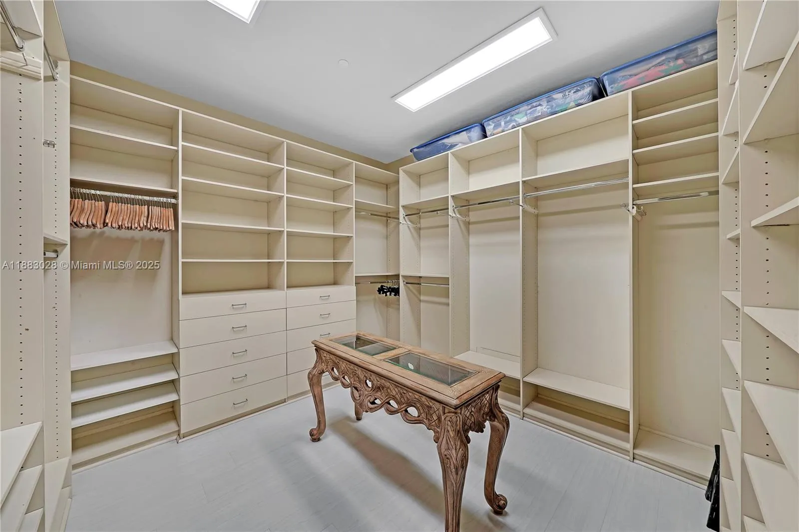 9601 Collins Ave, #809