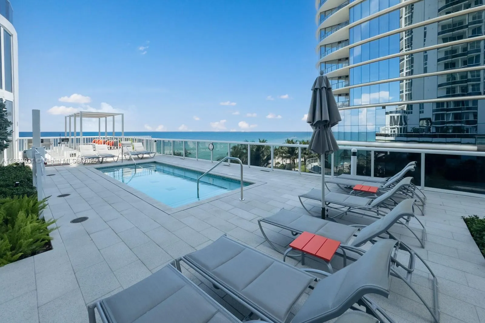 15811 Collins Ave, #2907