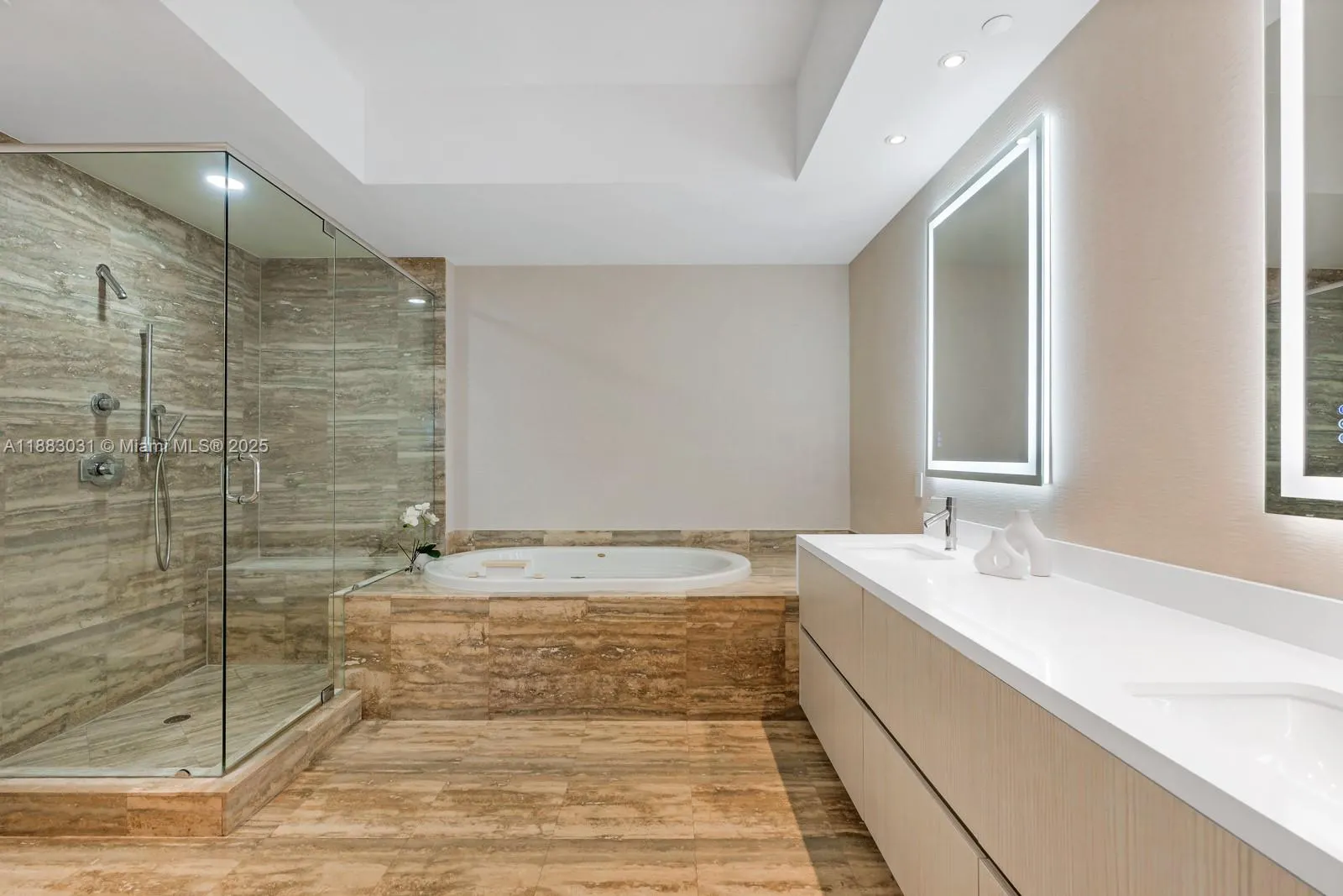 15811 Collins Ave, #2907