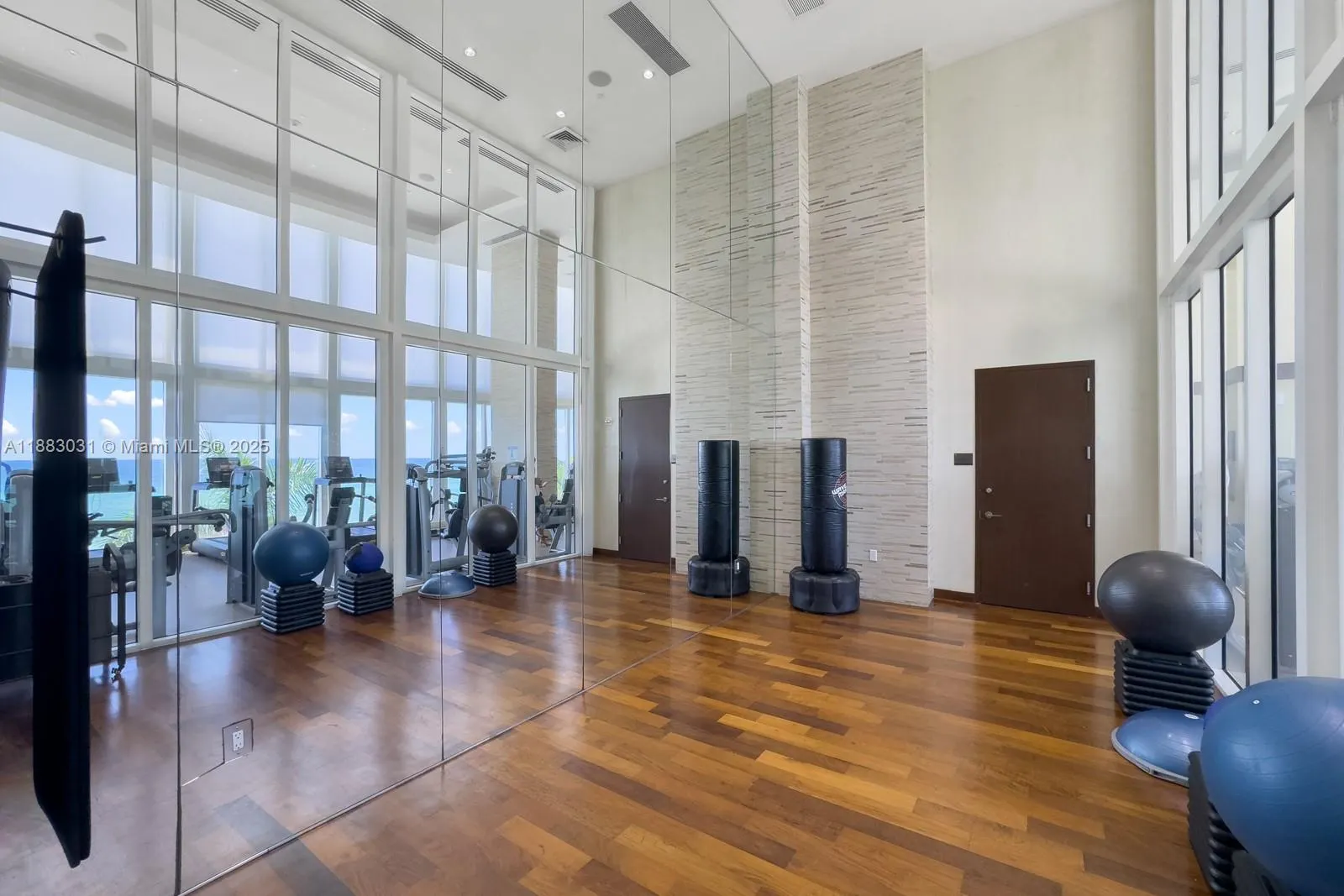 15811 Collins Ave, #2907