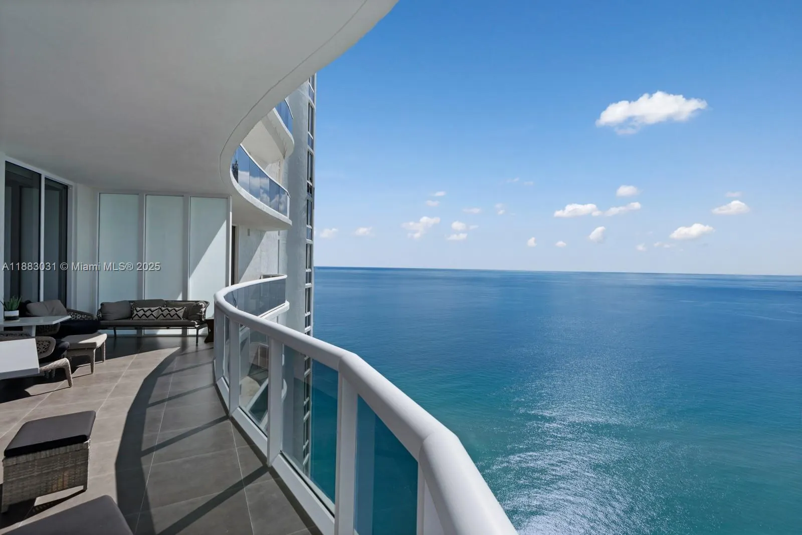 15811 Collins Ave, #2907