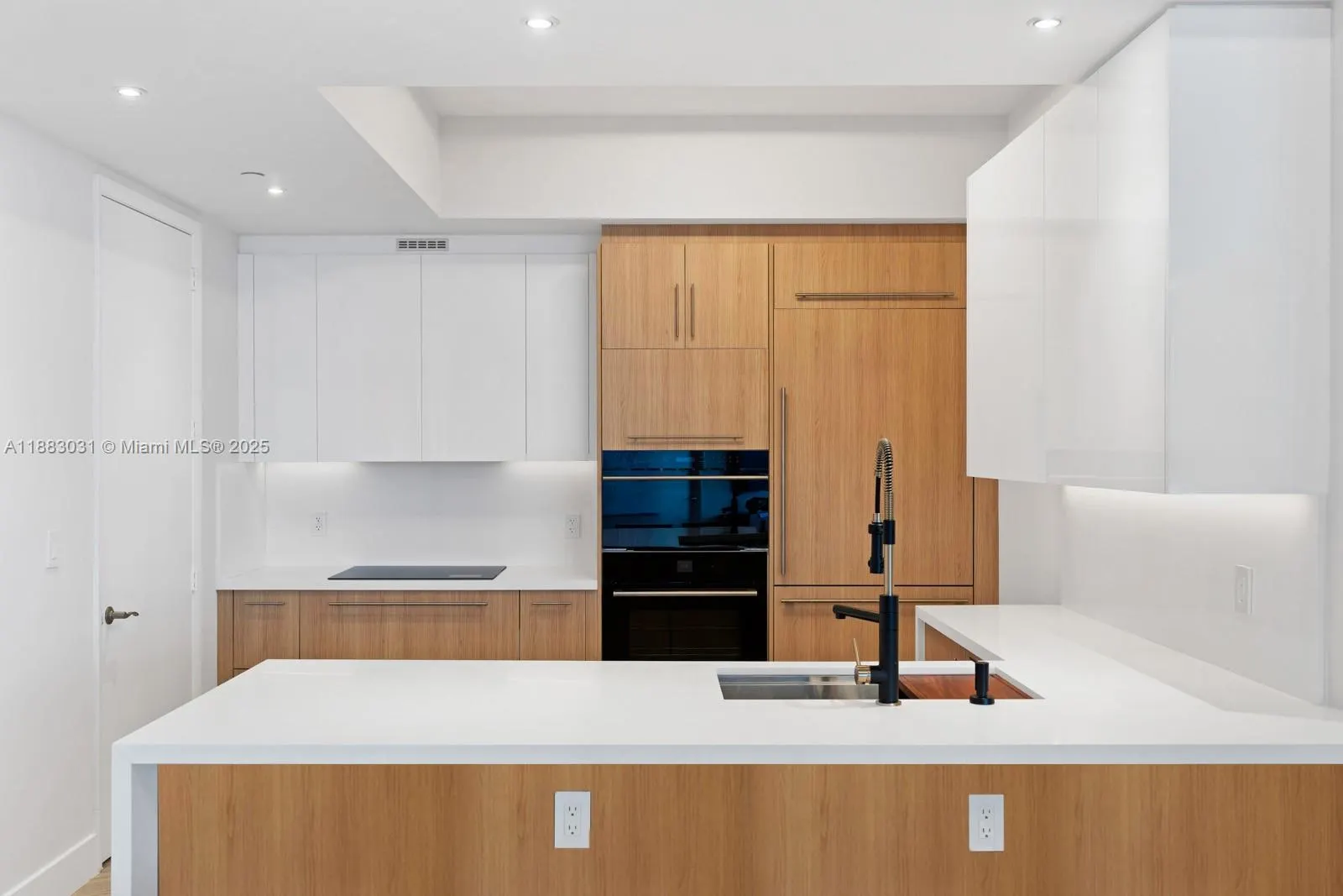 15811 Collins Ave, #2907