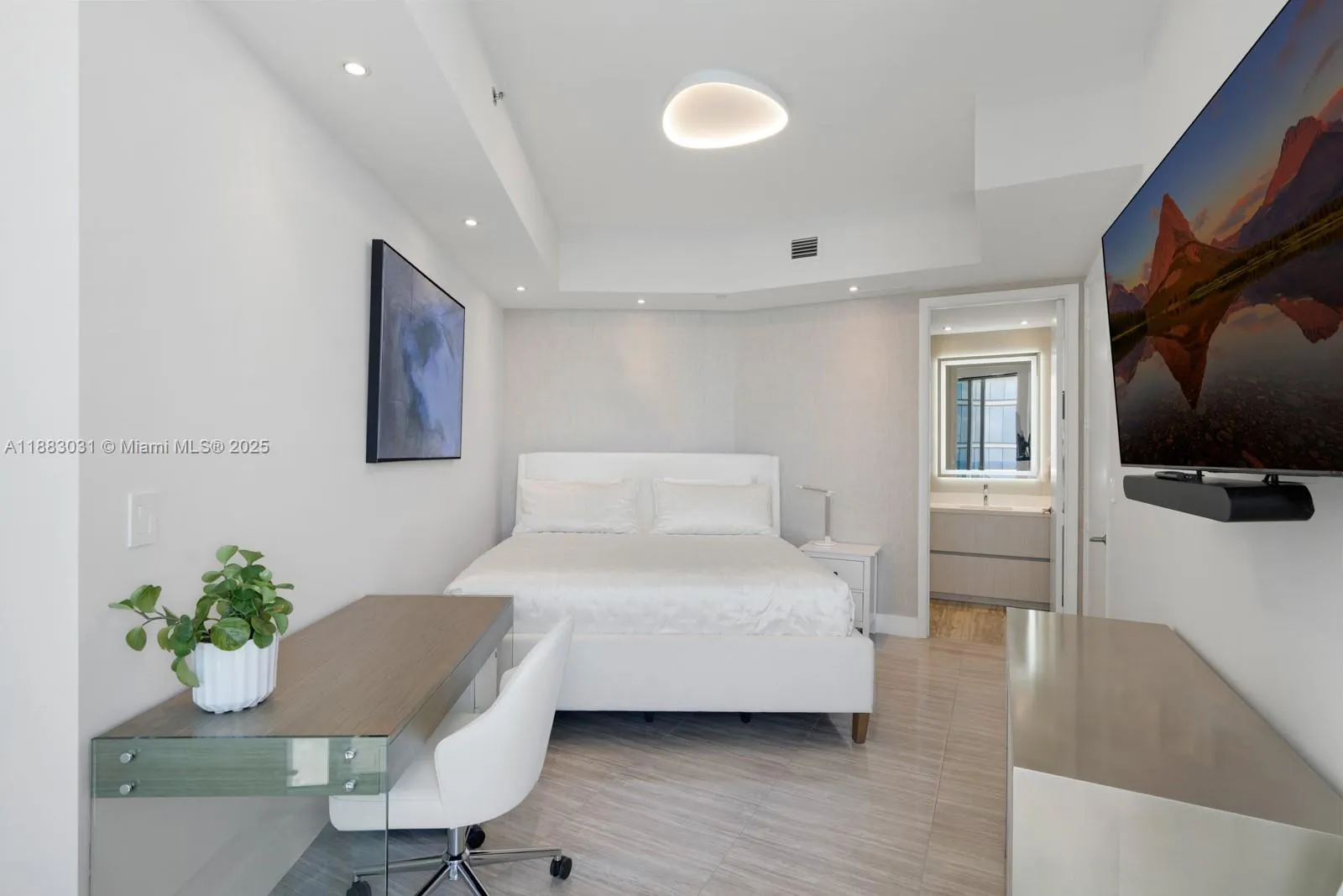 15811 Collins Ave, #2907