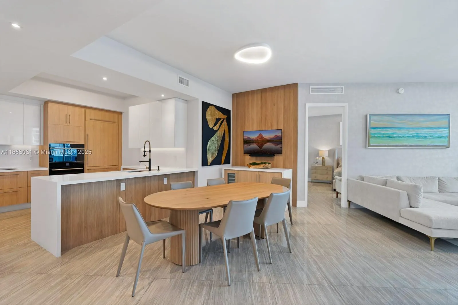 15811 Collins Ave, #2907