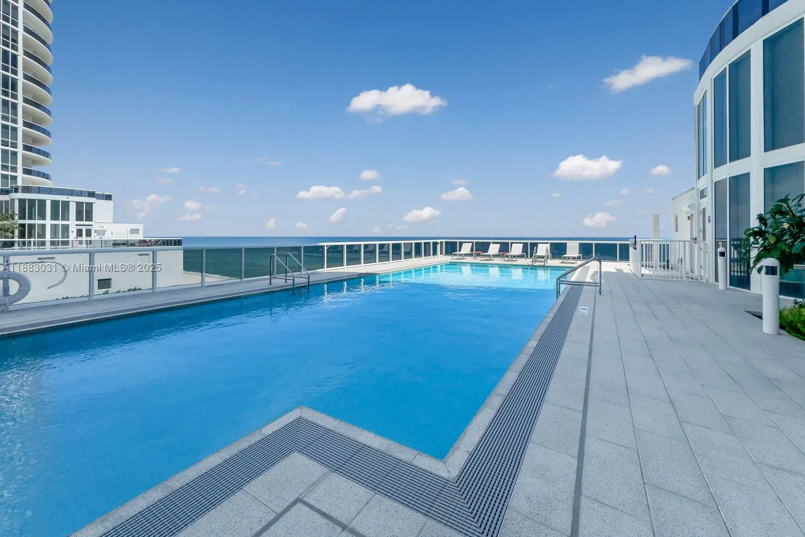 15811 Collins Ave, #2907