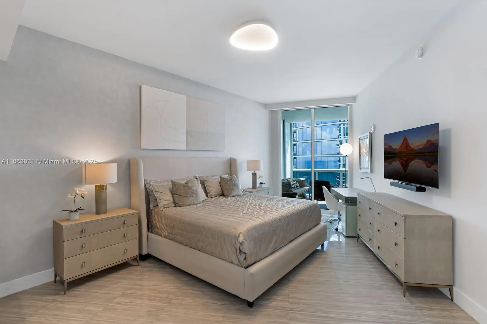 15811 Collins Ave, #2907