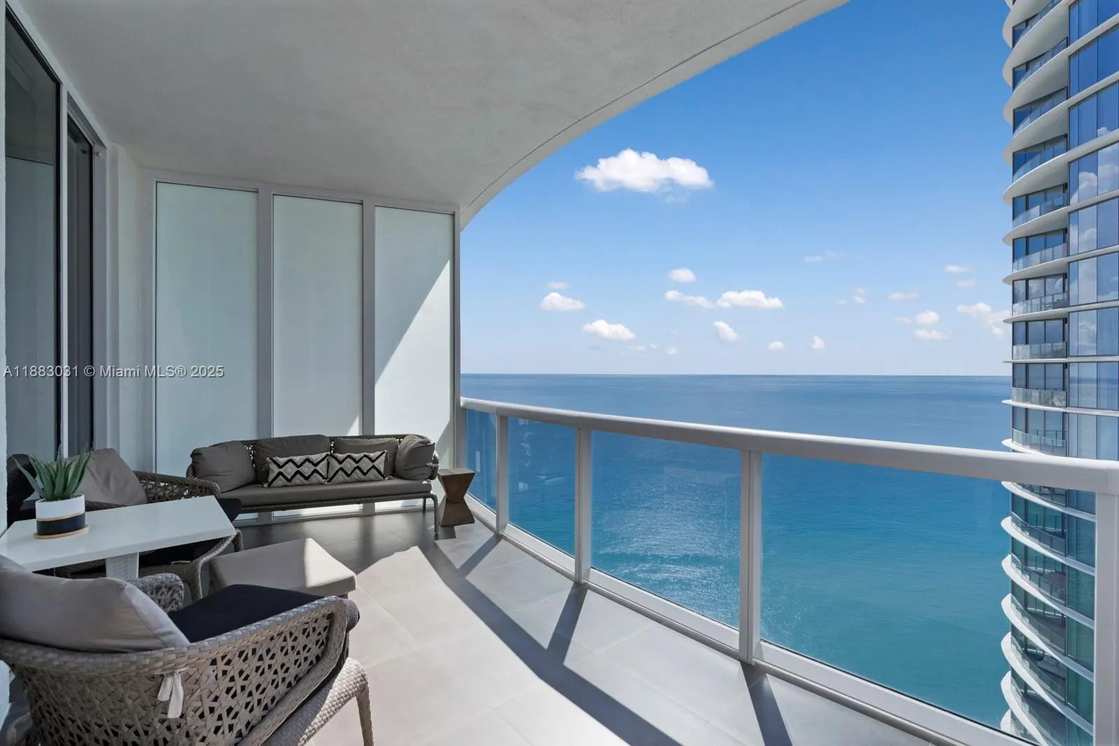 15811 Collins Ave, #2907