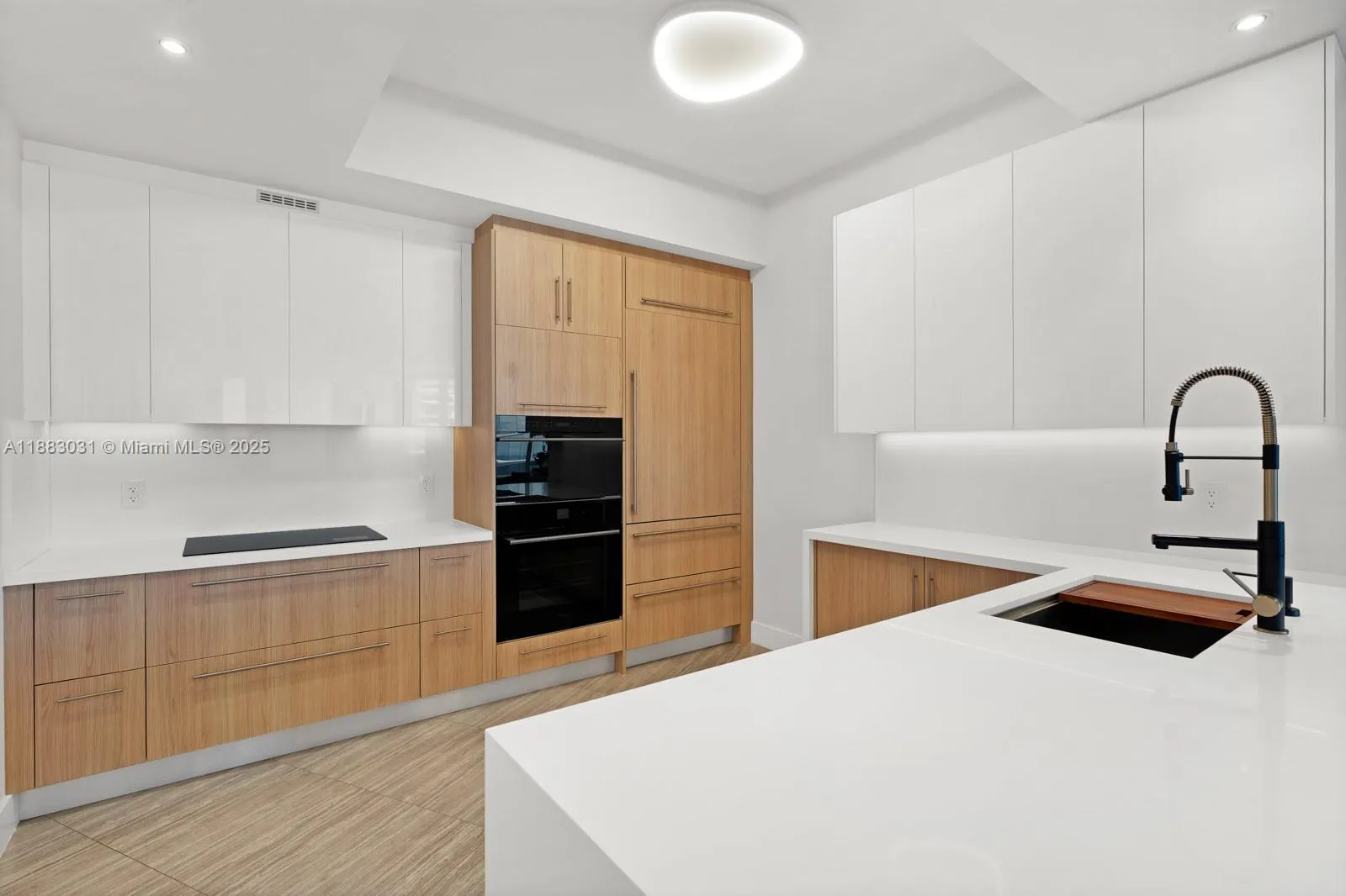 15811 Collins Ave, #2907