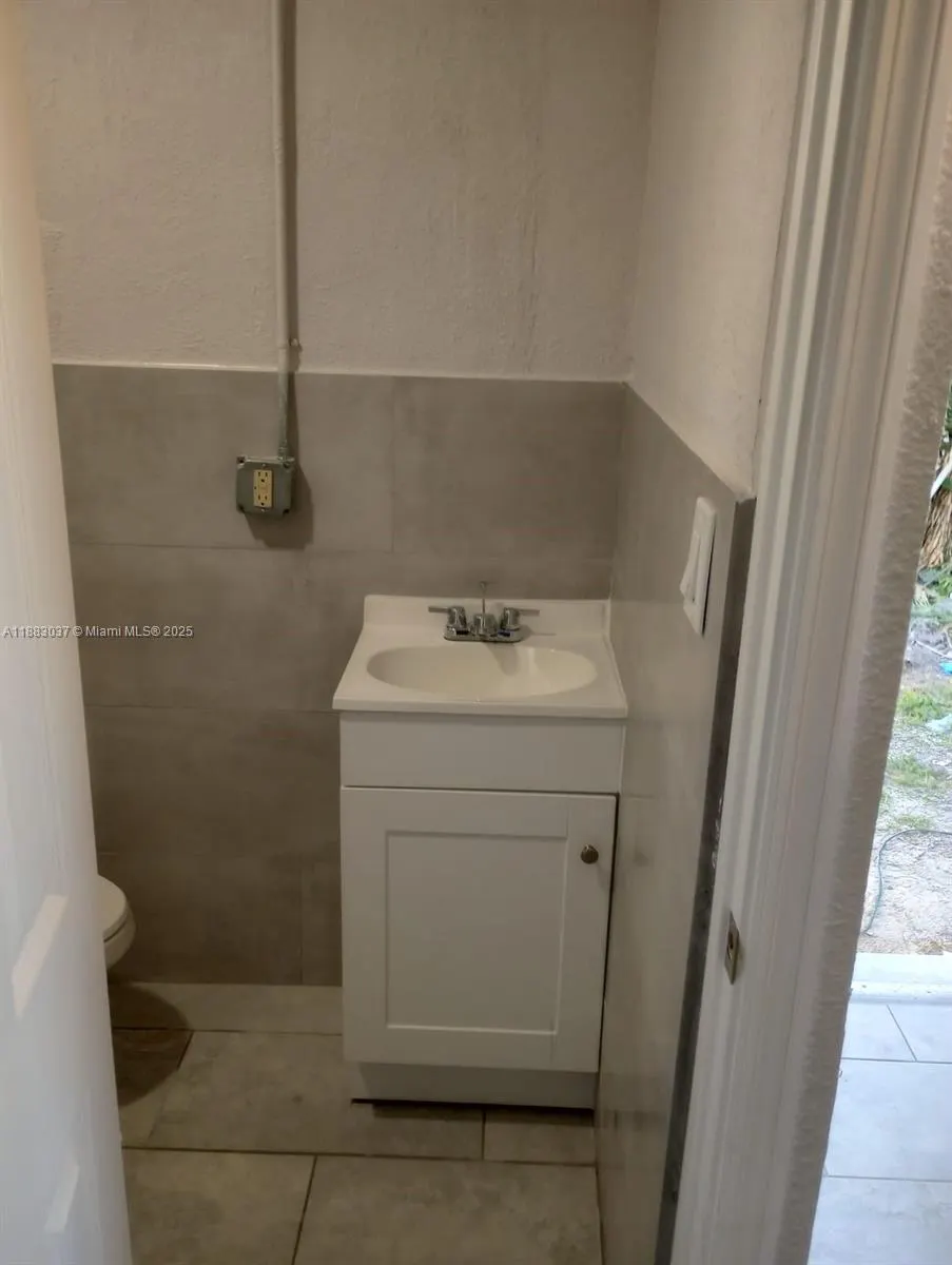 1241 W Dr Martin Luther King Jr Blvd W, #4