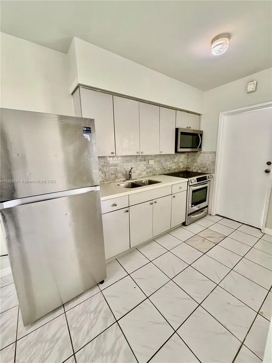 71 NW 76th St, #6