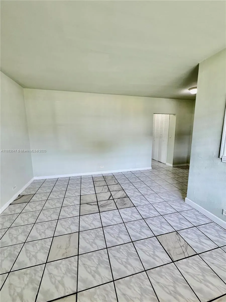 71 NW 76th St, #6