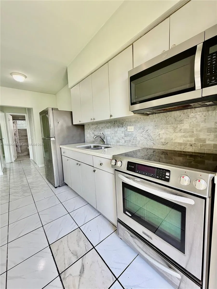 71 NW 76th St, #6