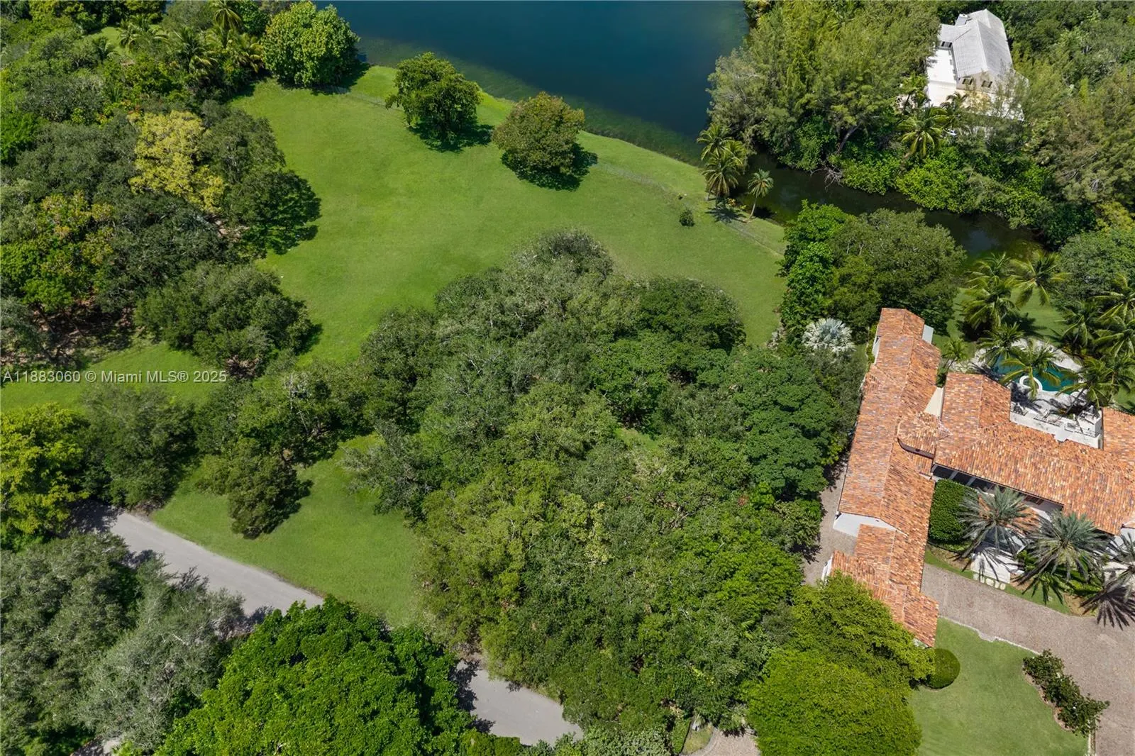 10600 Lakeside Dr