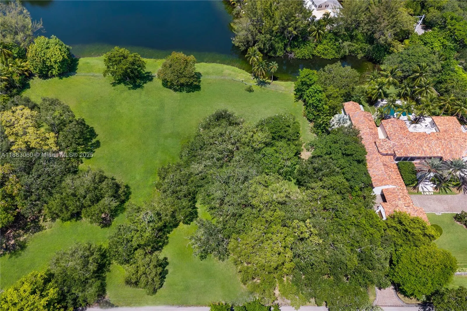 10600 Lakeside Dr