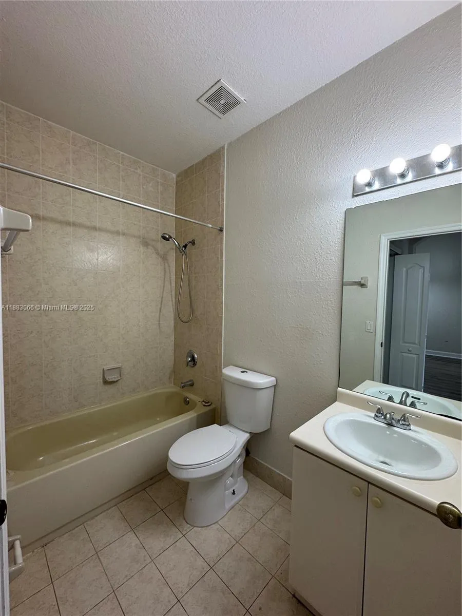 1536 SE 25th St, #202