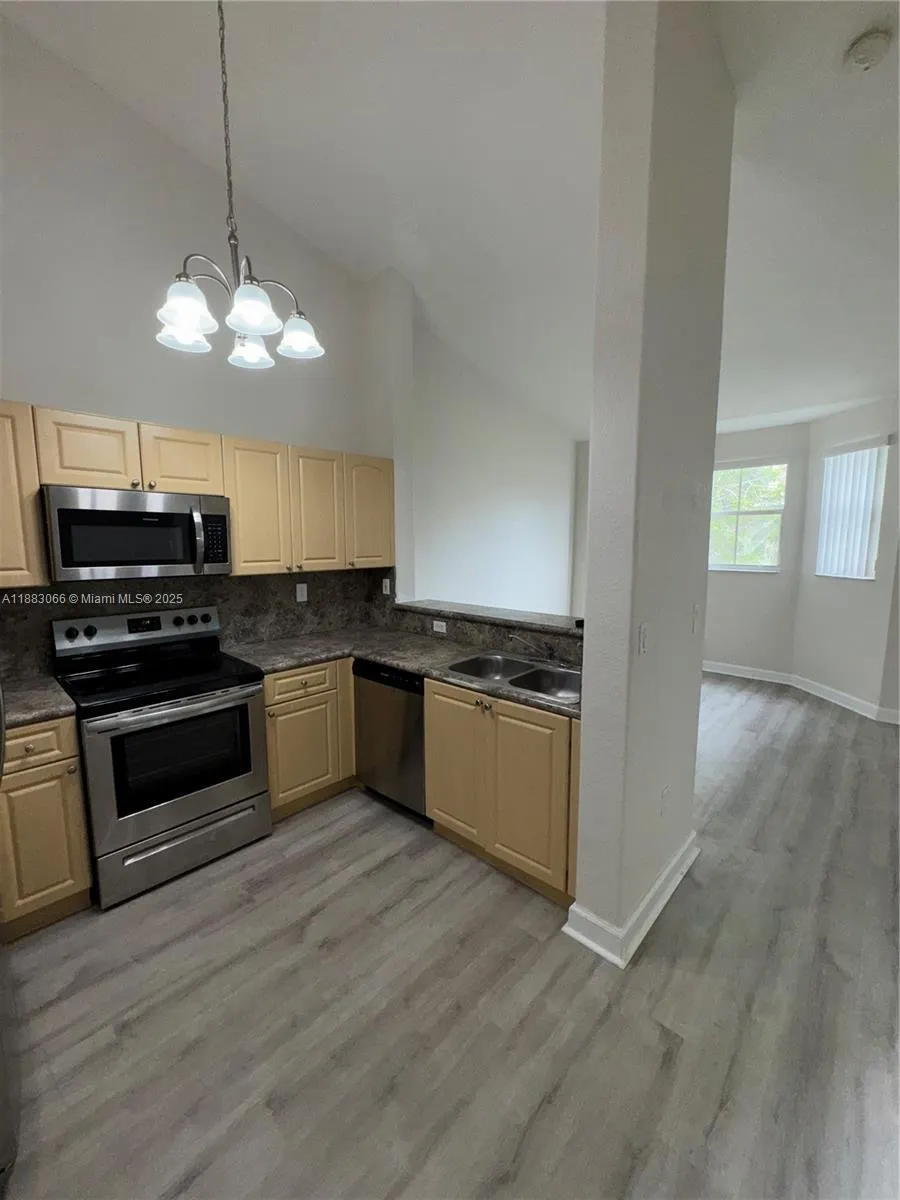 1536 SE 25th St, #202