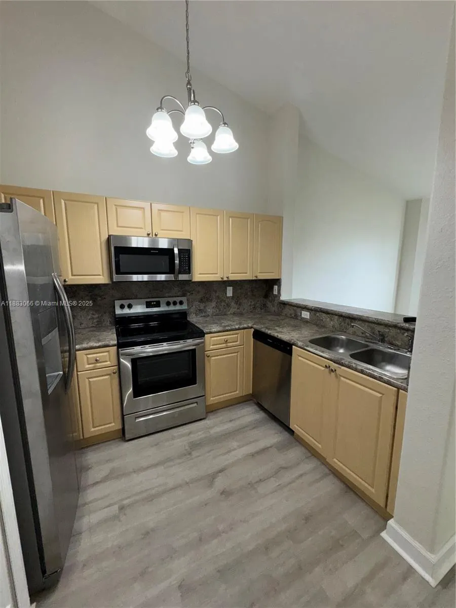 1536 SE 25th St, #202