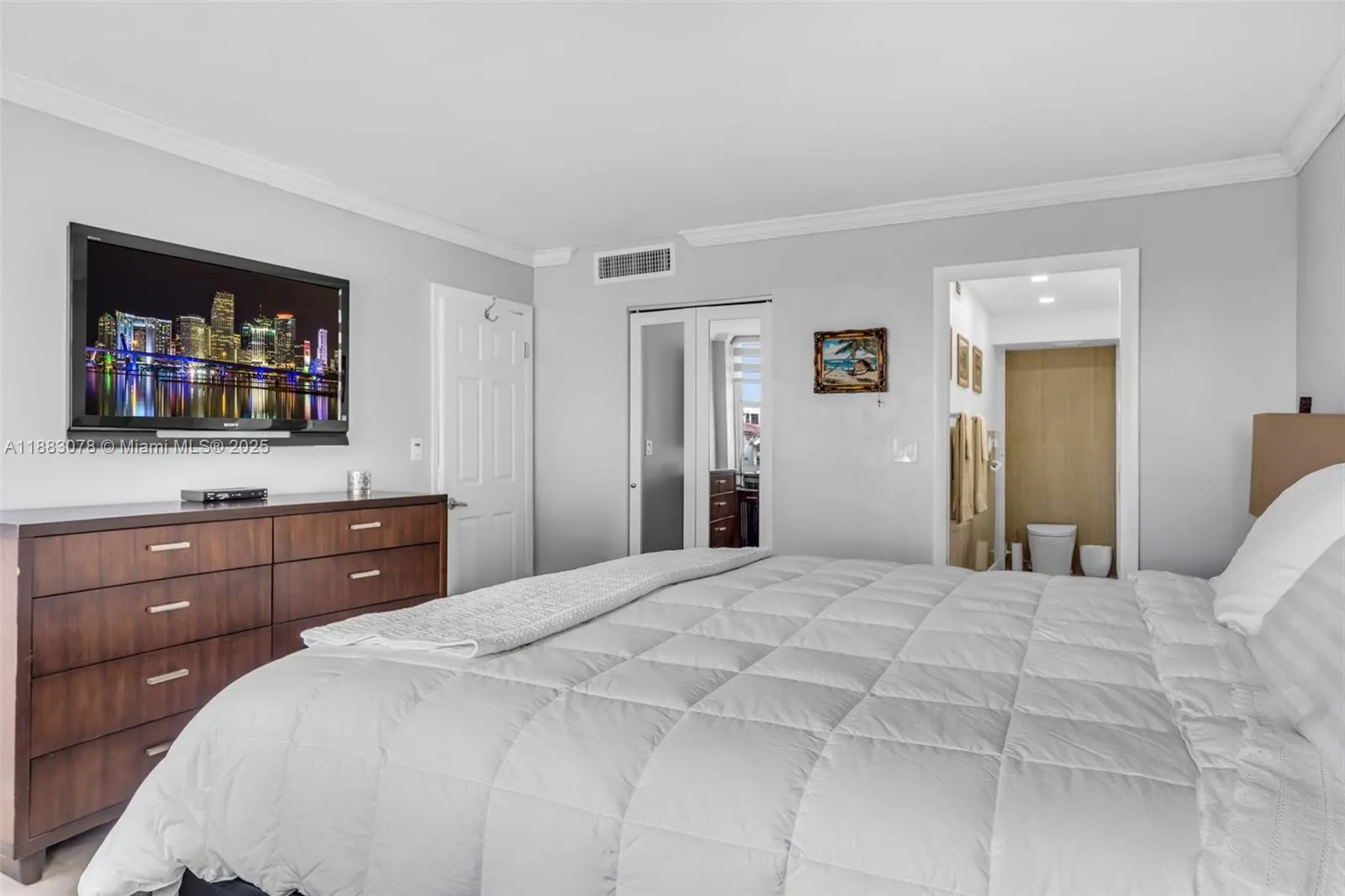 5838 Collins Ave, #6H
