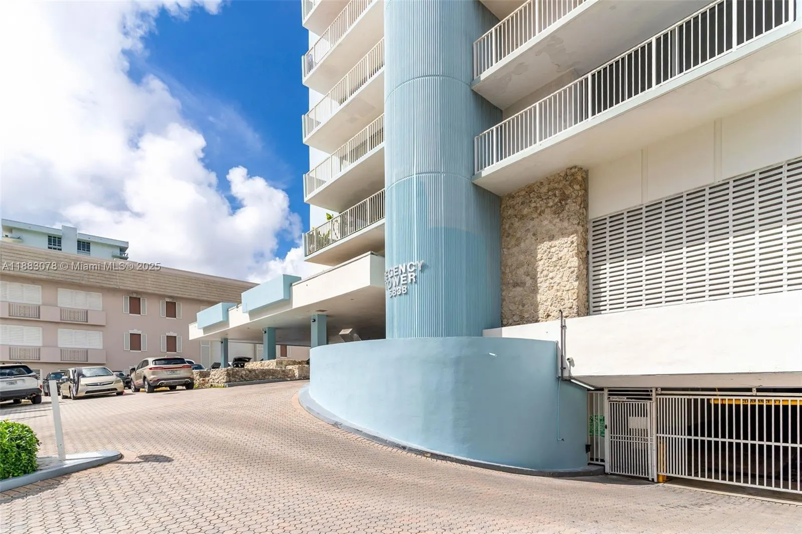 5838 Collins Ave, #6H