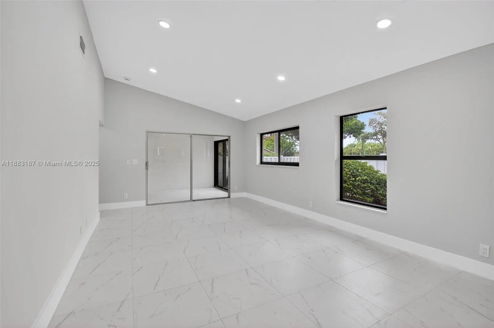 8067 Summerbreeze Ln