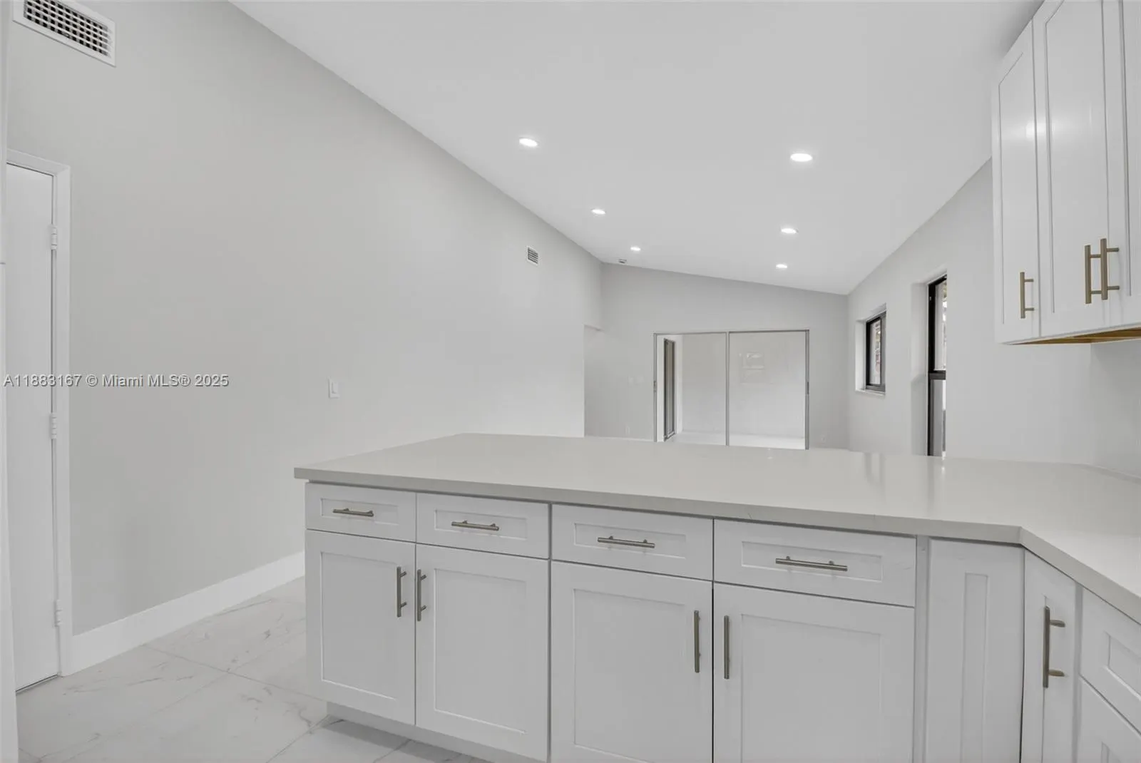 8067 Summerbreeze Ln