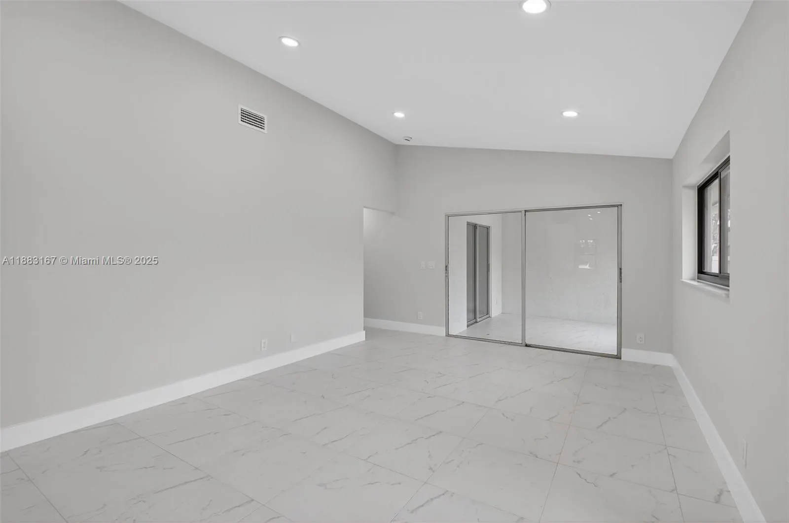 8067 Summerbreeze Ln