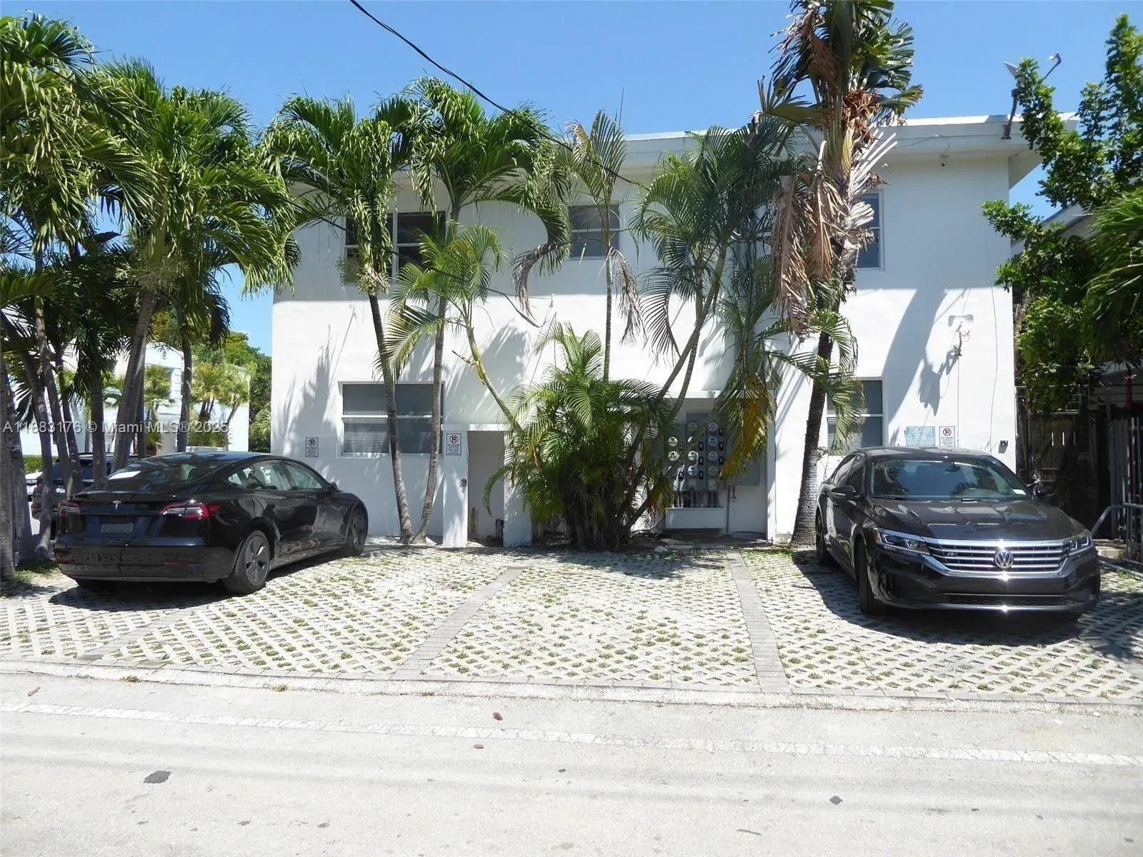 1000 7th St, #2