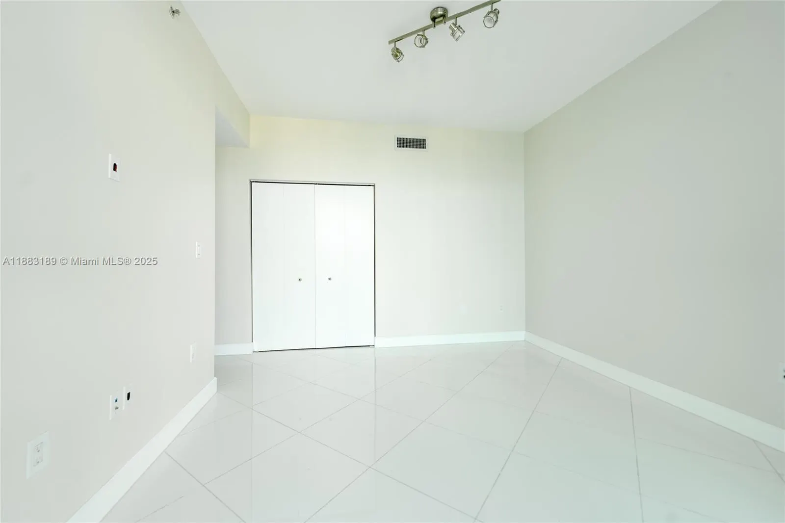 900 Biscayne Blvd, #4802