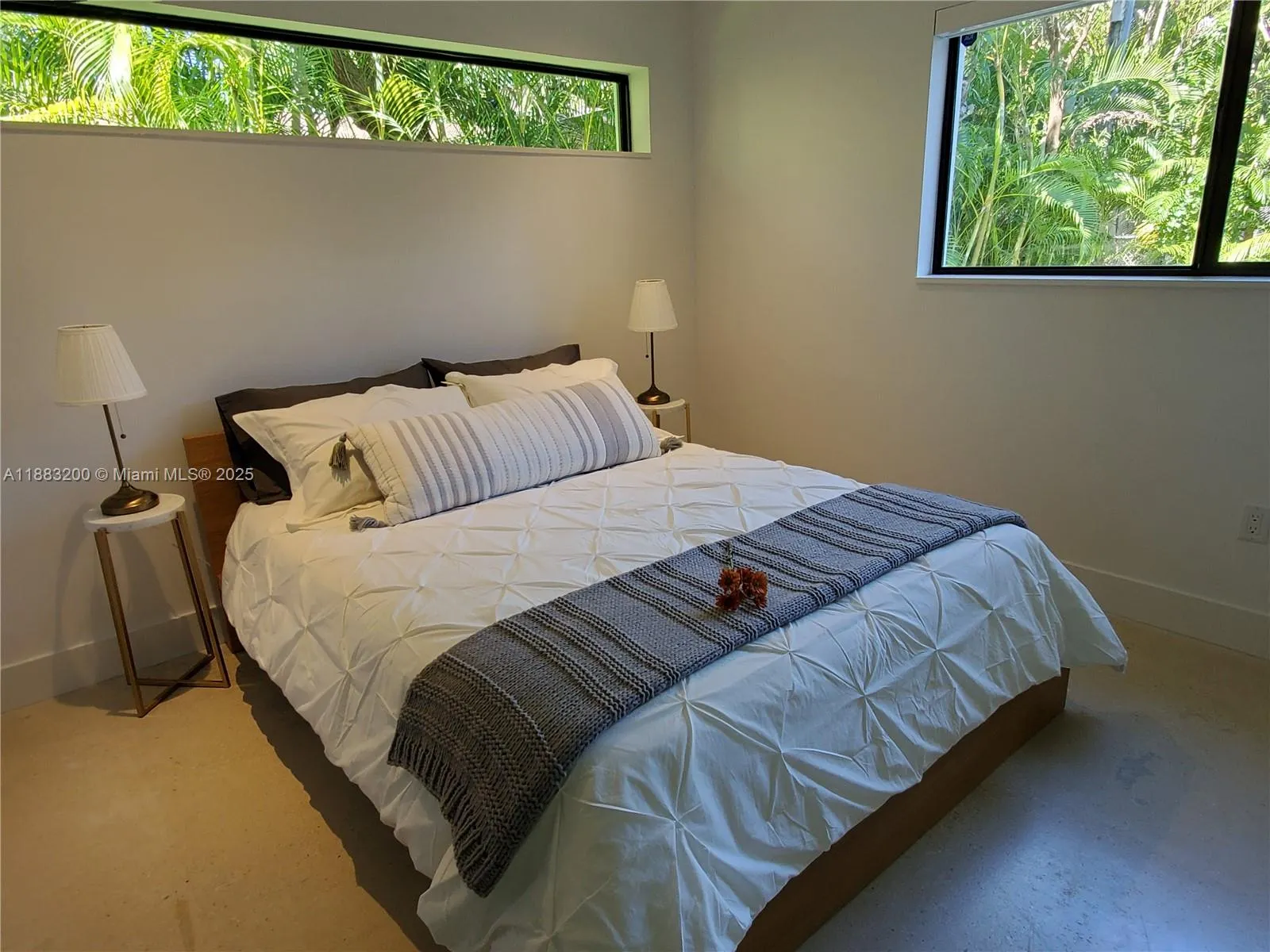 77 NE 43rd St, #77