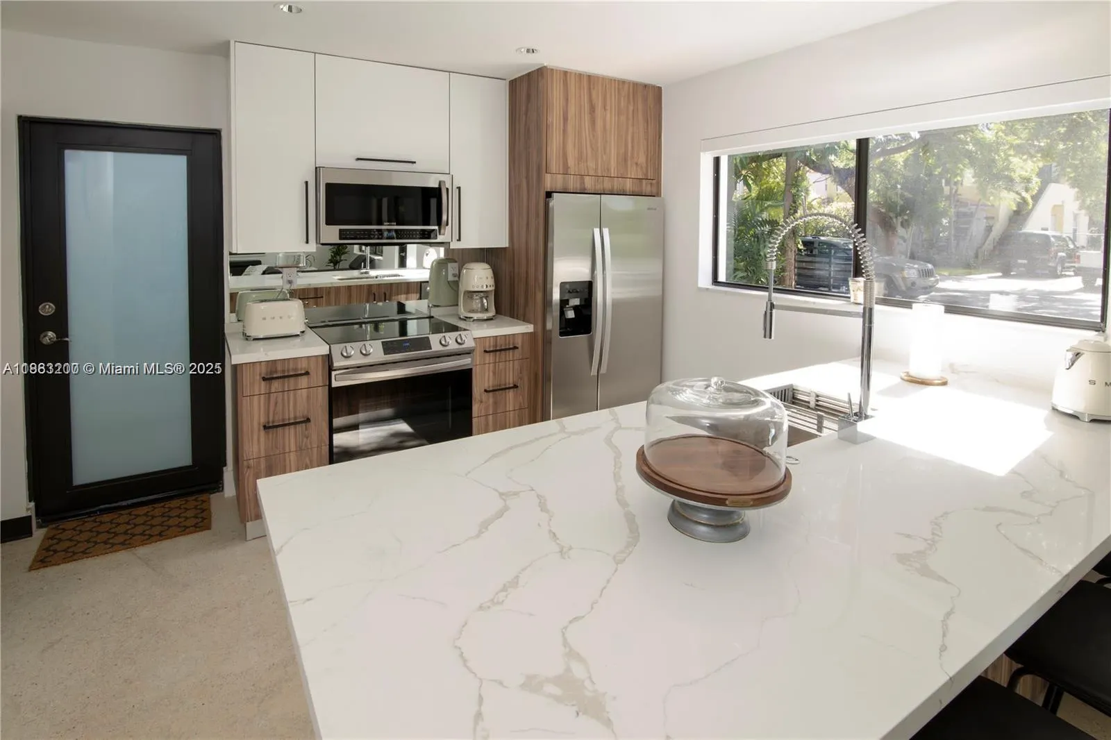 77 NE 43rd St, #77