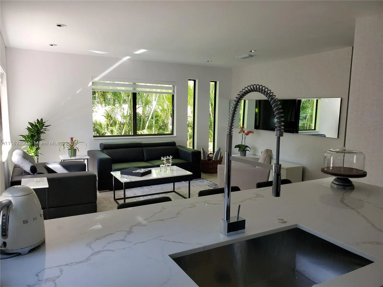 77 NE 43rd St, #77