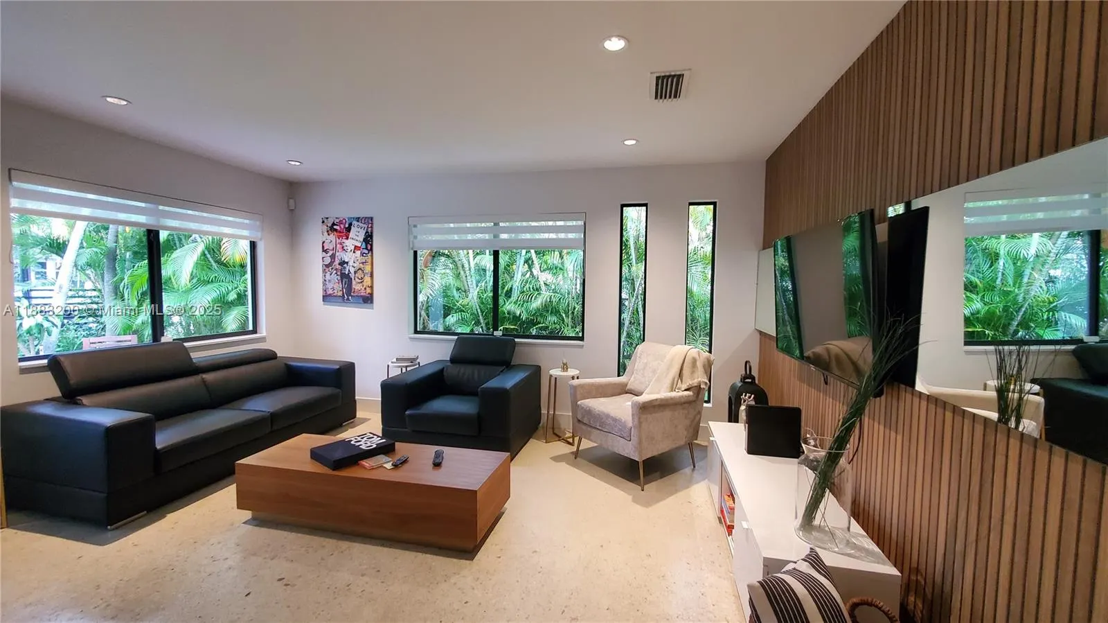77 NE 43rd St, #77