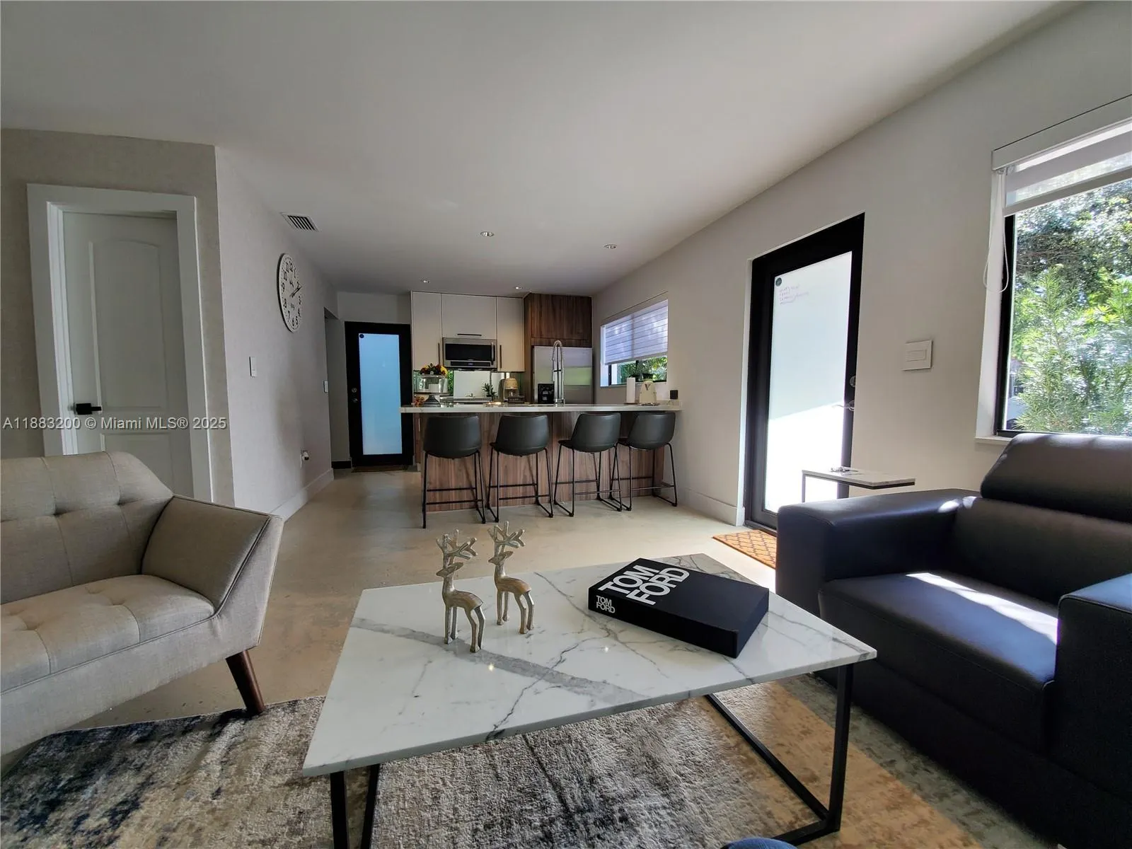 77 NE 43rd St, #77