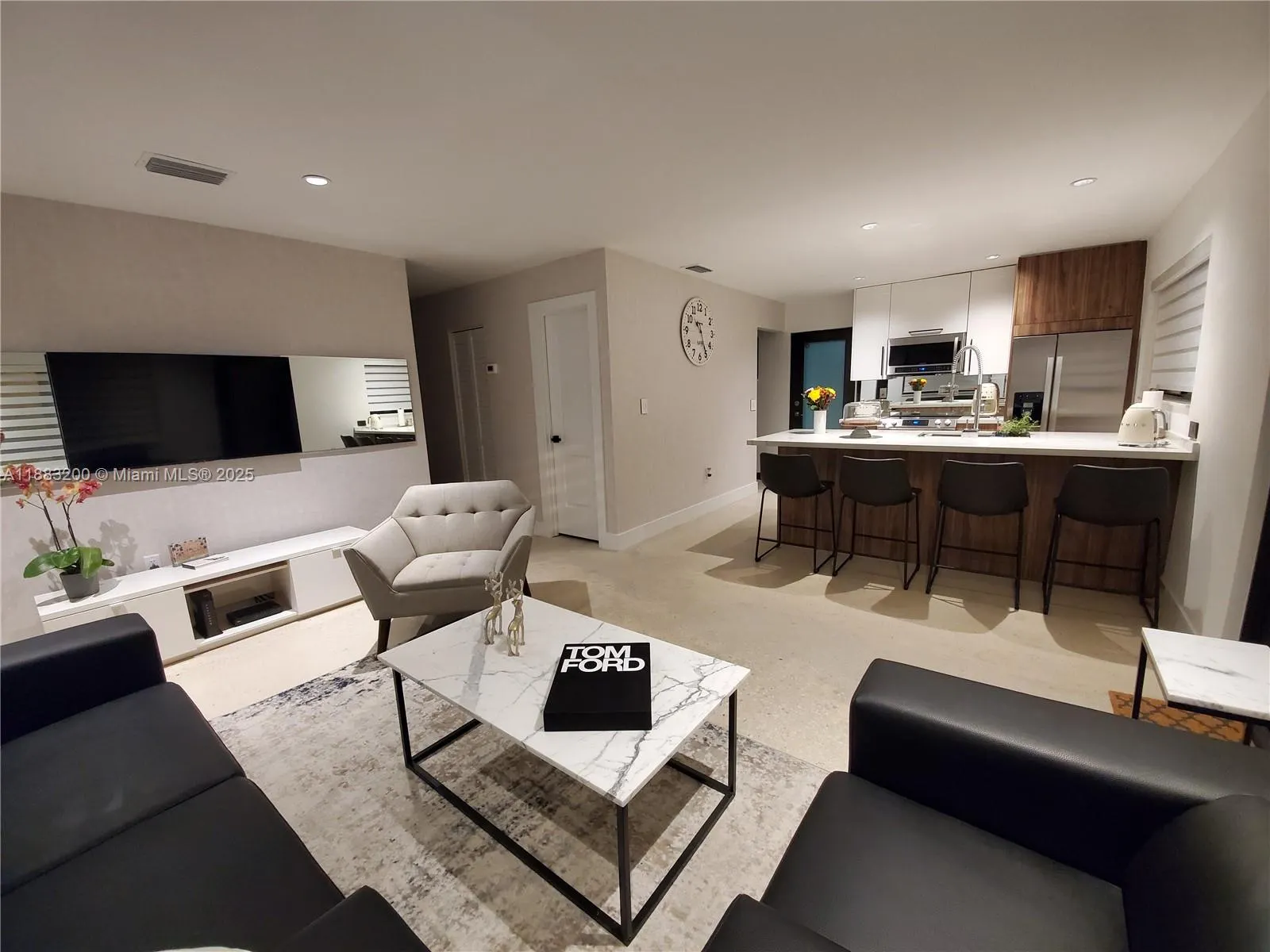 77 NE 43rd St, #77