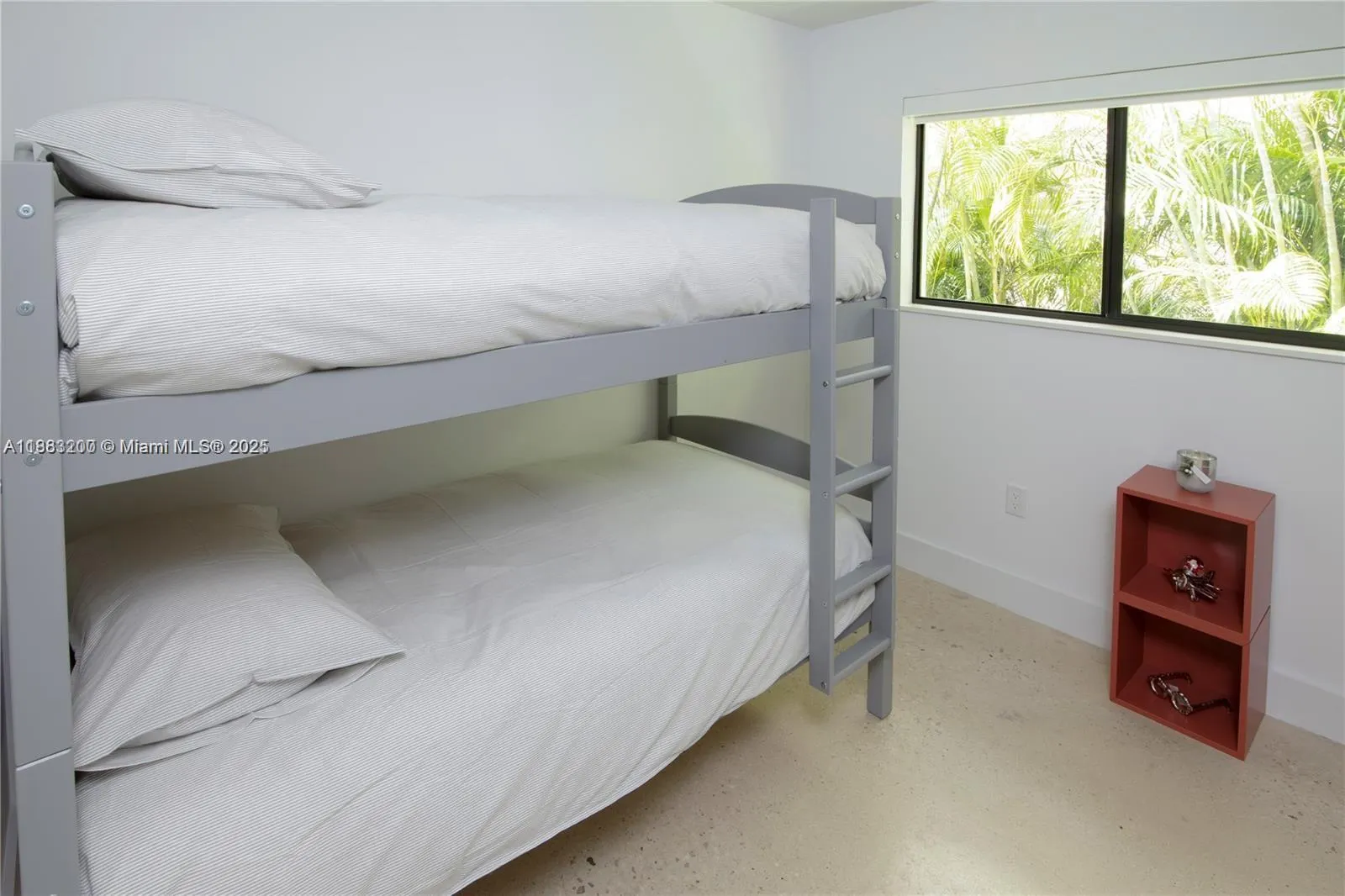 77 NE 43rd St, #77
